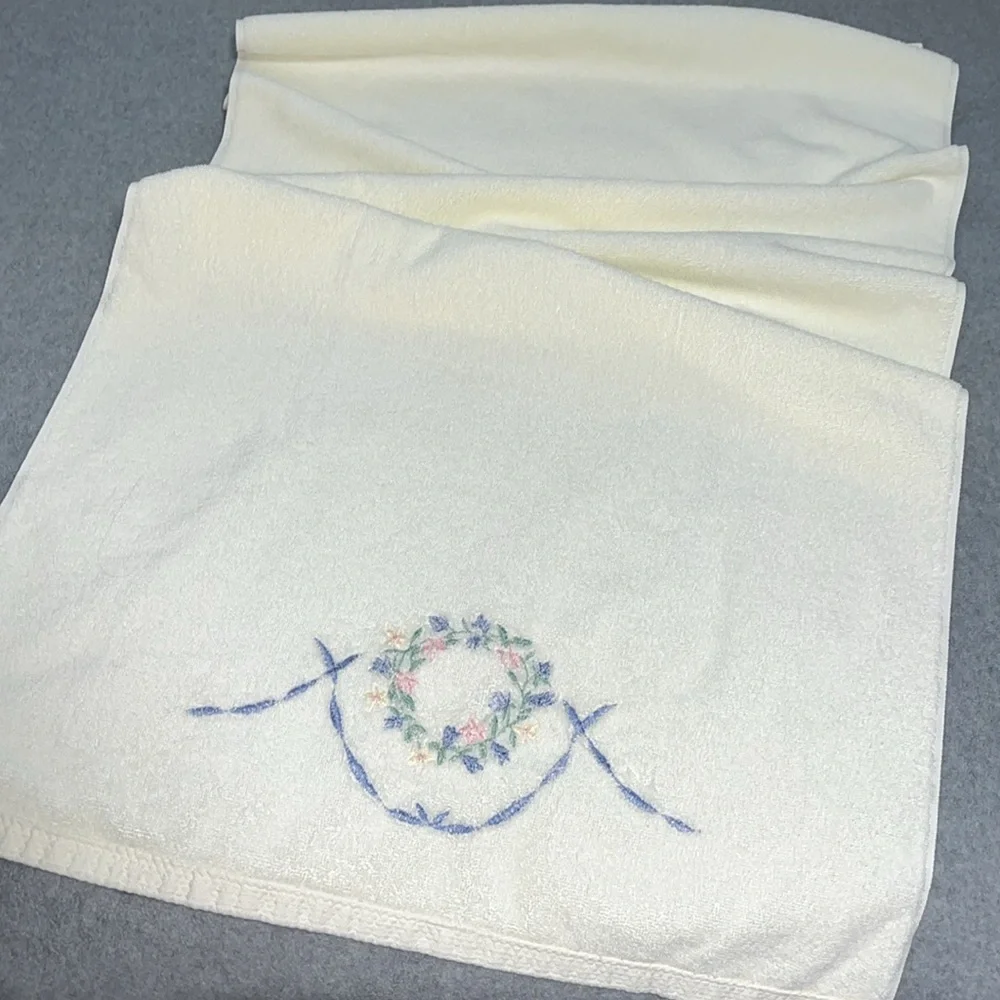 Ivory Floral Bath Towel Set Cottagecore Embroidered - Picture 6 of 8